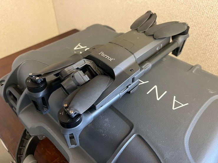 parrot-anafi-usa-foldable-drone-with-4k/thermal-camera-image-15