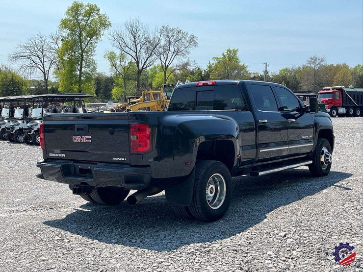 2015-gmc-3500-image-24