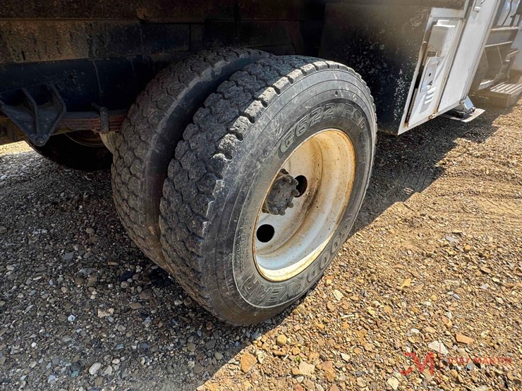 2003-ford-f750-xl-image-15