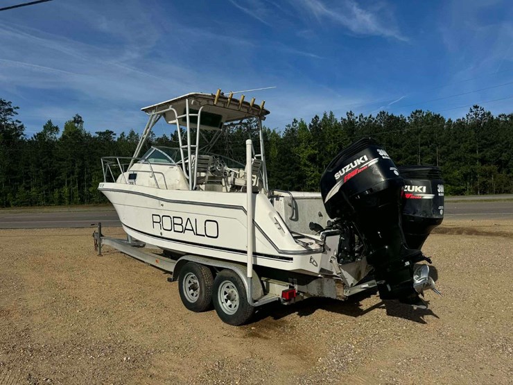 robalo-2240-walkaround-yacht-boat-with-cabin-image-4