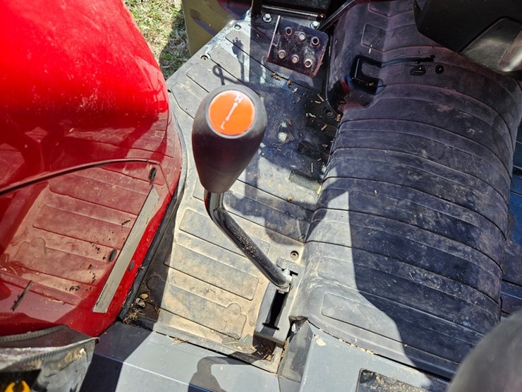 massey-ferguson-4710-image-33