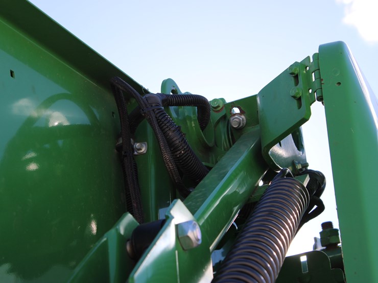 2022-john-deere-560r-image-50
