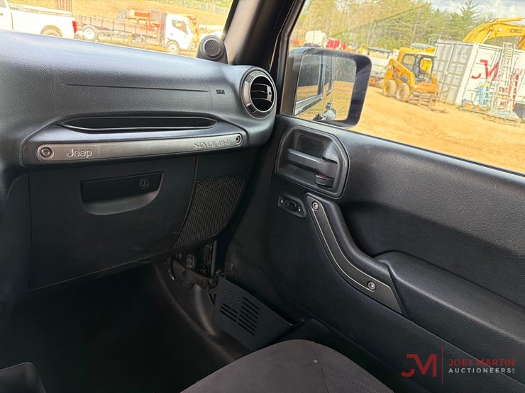 2014-jeep-wrangler-image-15