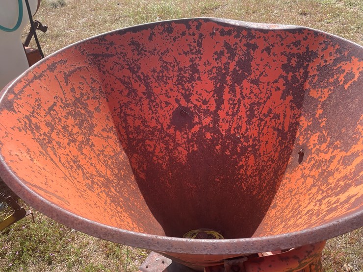 #4040-•-niemeyer-spreader-image-6