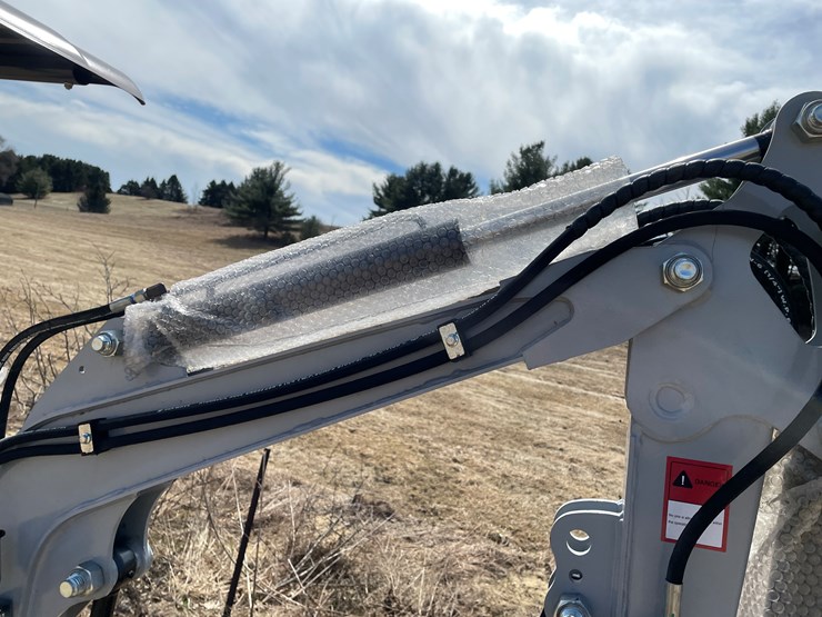 #902-•-new-land-hero-rt15r-mini-excavator-image-29