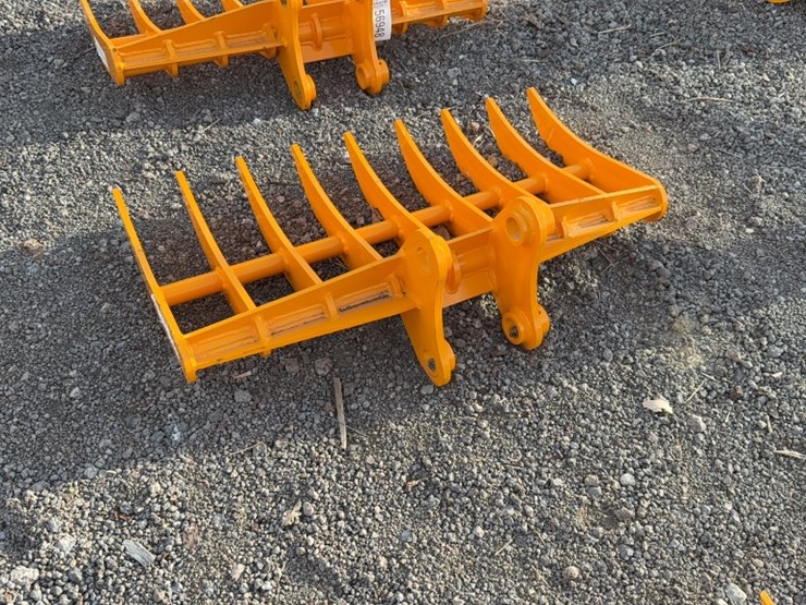 caterpillar-303-image-3