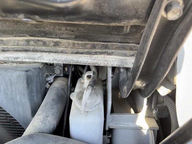 2011-nissan-mcp1f2a25lv-image-31