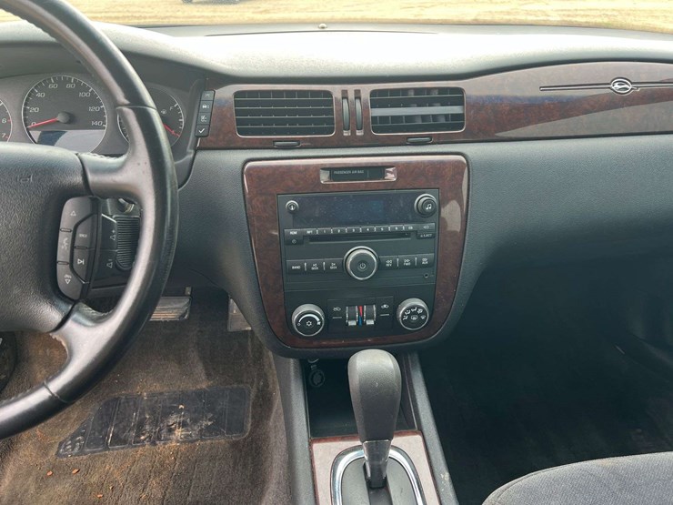 2011-chevrolet-impala-lt-4-door-sedan-(206,126-miles)-image-13