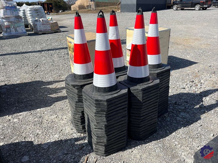 new-2025-sdlanch-lot-of-100-traffic-safety-cones-image-1