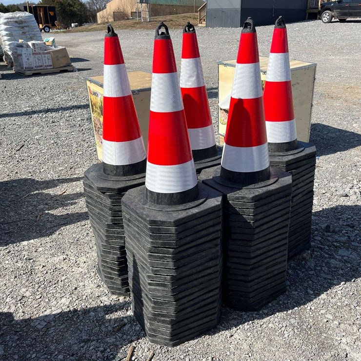 NEW 2025 SDLANCH Lot of 100 Traffic Safety Cones