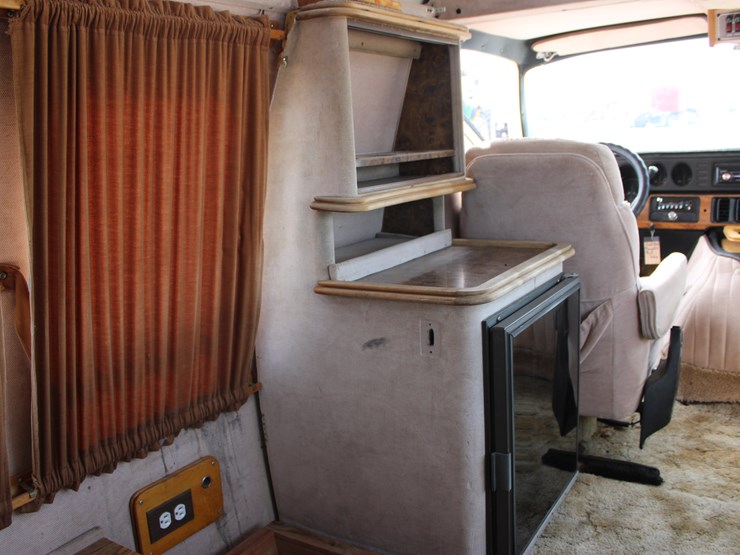 1985-dodge-ram-350-image-29