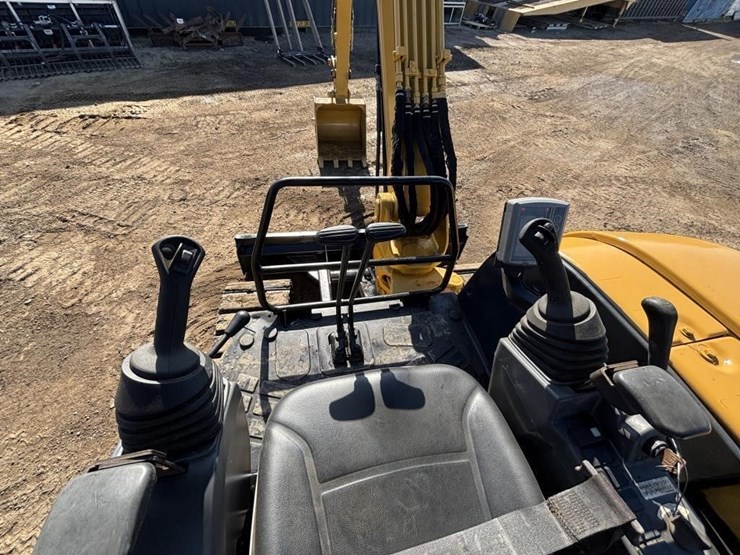 2015-caterpillar-305.5e2-cr-image-25