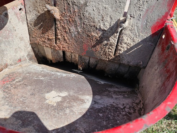 new-holland-355-image-21