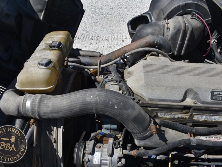 1999-volvo-vnl64t300-image-36