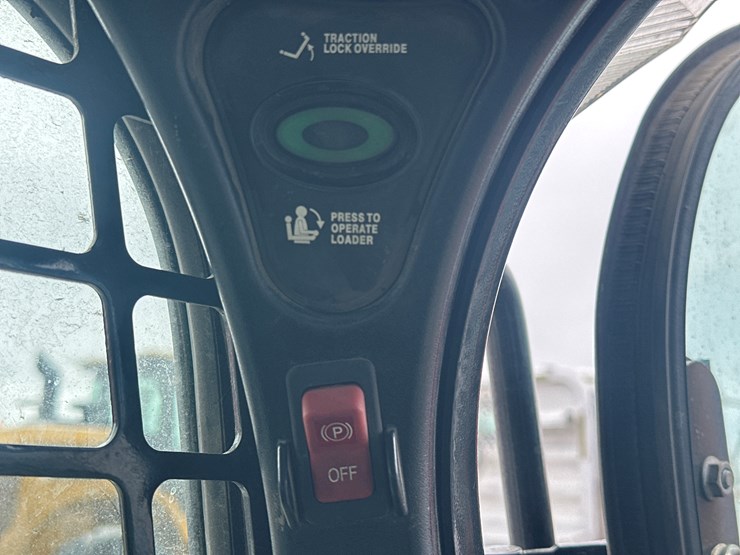 2022-bobcat-t770-image-39