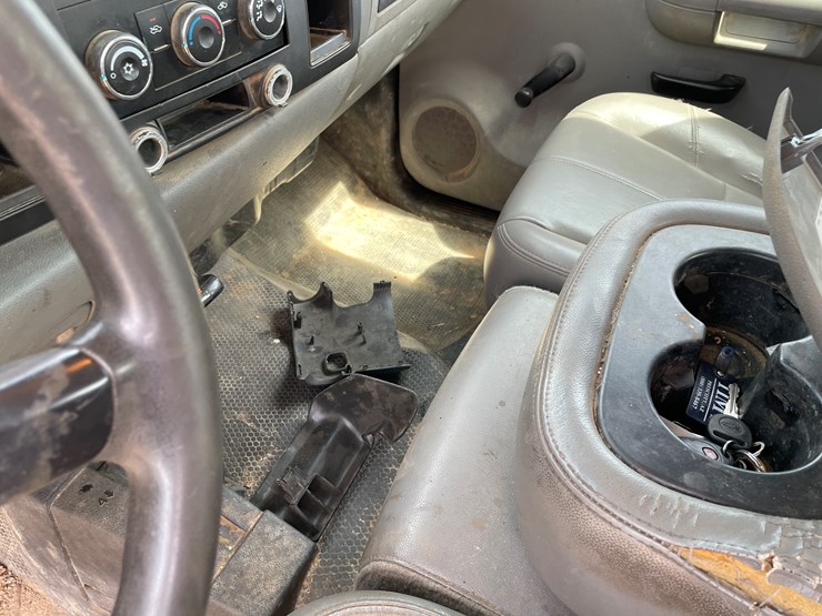 2009-chevrolet-2500-image-32