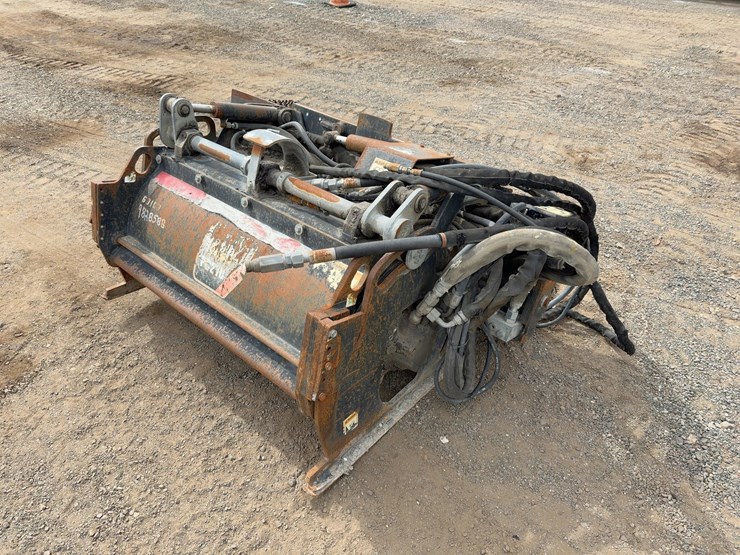 2011-caterpillar-pc210-cold-planer-image-1