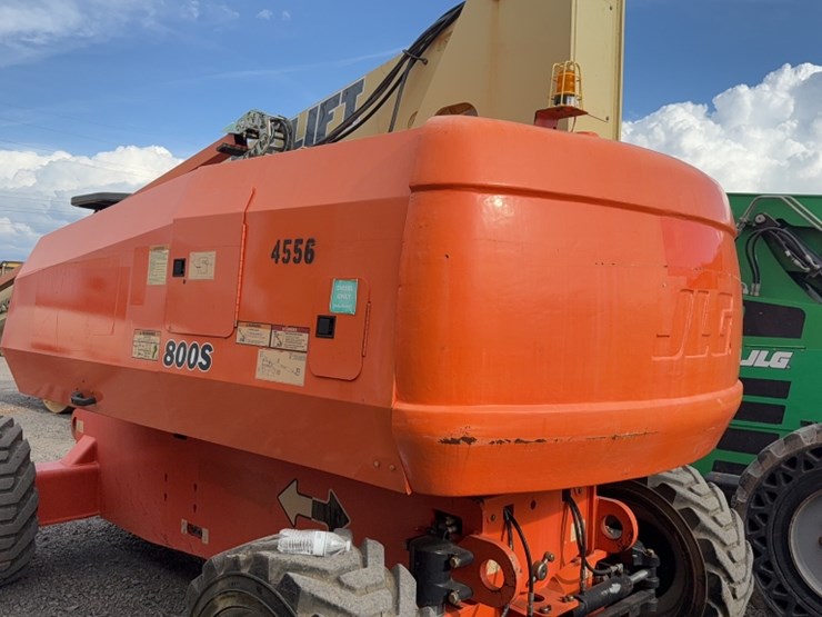 2014-jlg-800s-image-14