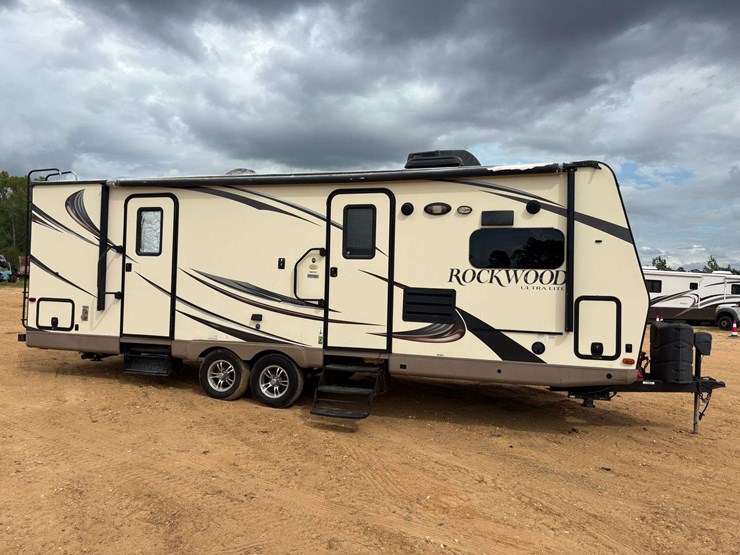 2015-rockwood-2608ws-travel-trailer-image-4