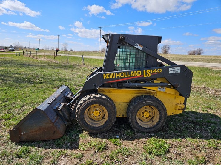 new-holland-ls140-image-2