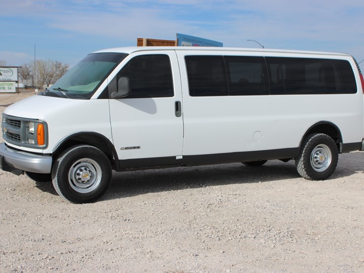 2001-chevrolet-express-3500-image-11