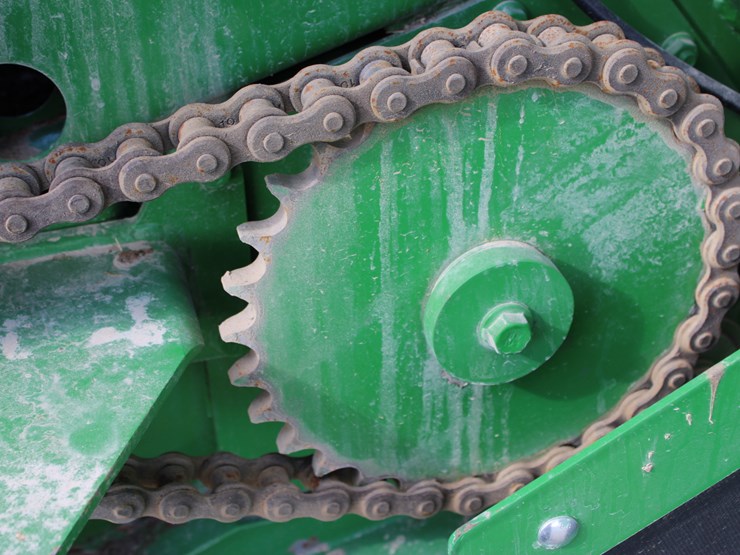 2022-john-deere-560r-image-33