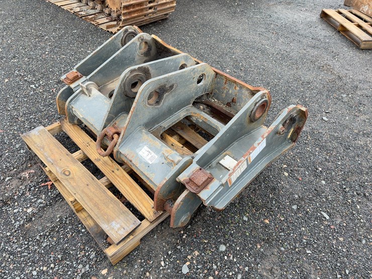 jrb-hydraulic-coupler-image-1