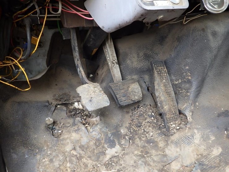 1995-ford-f800-image-32