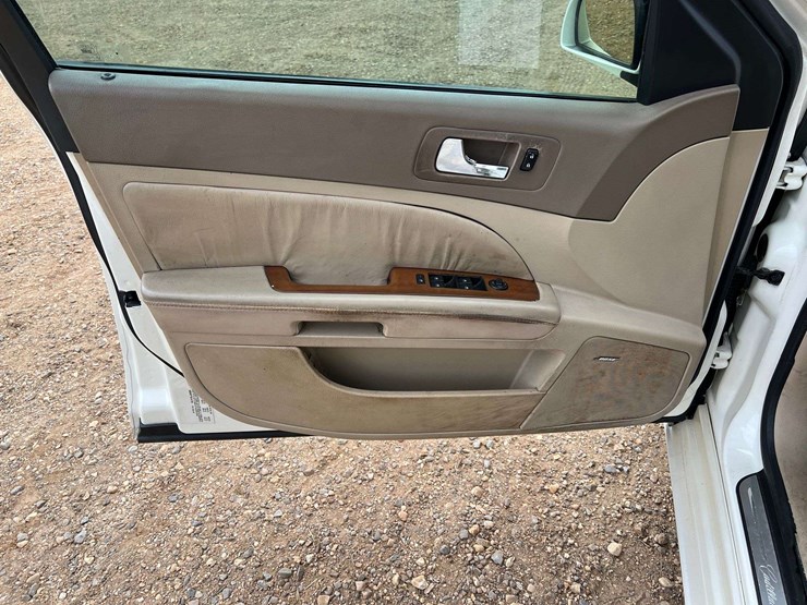 2005-cadillac-sts-4-door-sedan-(225,311-miles)-image-9