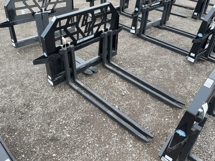 #2022-•-blue-diamond-48"-skid-steer-block-pallet-forks-image-1