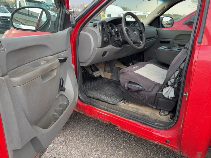 2011-chevrolet-2500-image-17