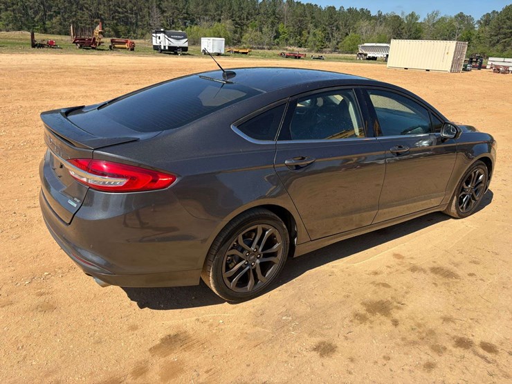 2018-ford-fusion-se-4-door-sedan-(109,948-miles)-image-3