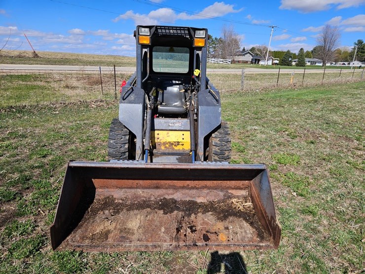 new-holland-ls140-image-8