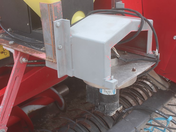 2015-massey-ferguson-1840-image-36