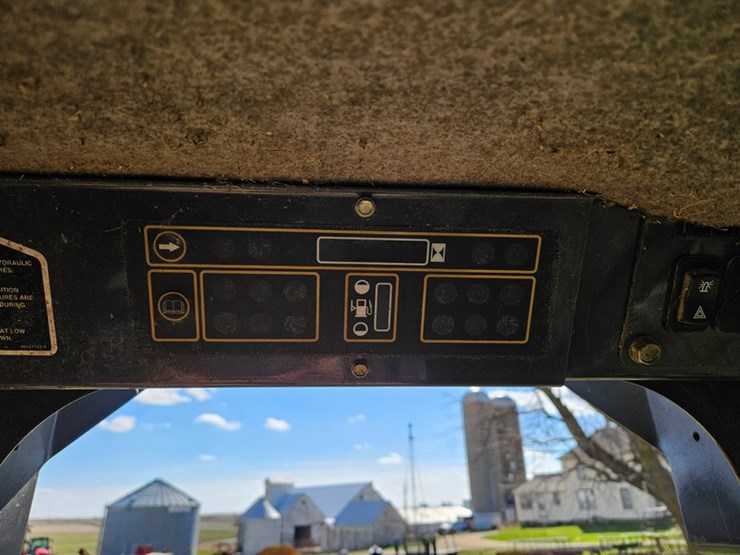 new-holland-ls140-image-25