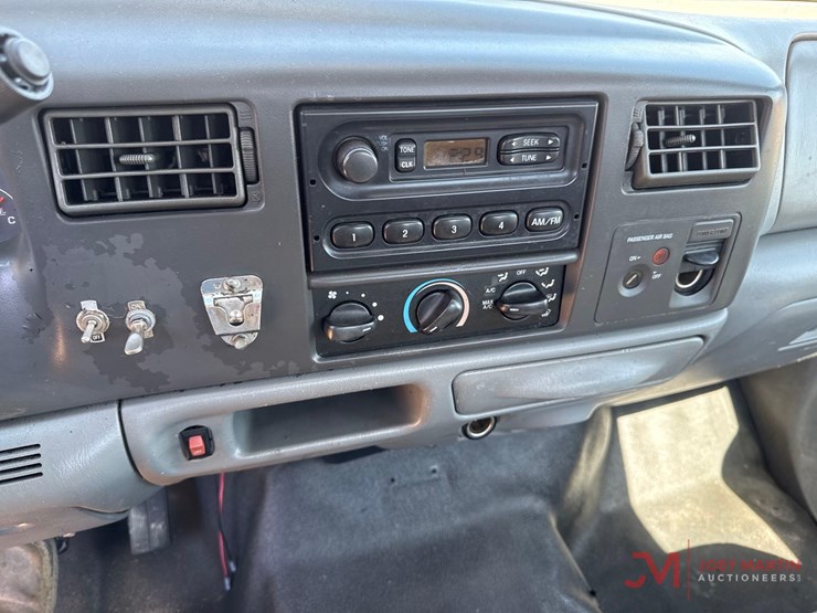 2004-ford-f550-xl-image-16