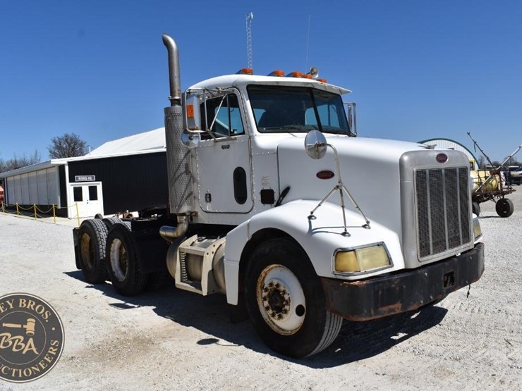 2002-peterbilt-385-image-15