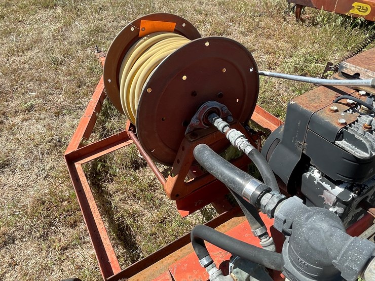 #4042-•-reel-sprayer-on-cart-image-18