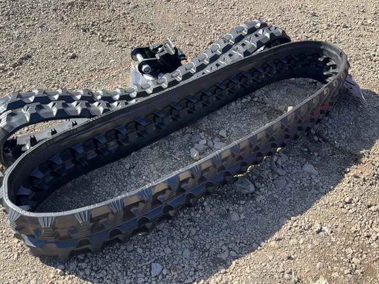 #1091-•-set-of-mini-excavator-tracks-and-coupler-image-1