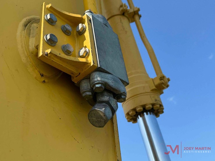 komatsu-pc210-lc-10-image-18