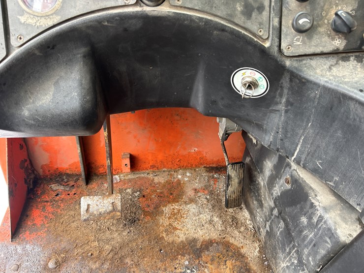 2006-jlg-g12-55a-image-61