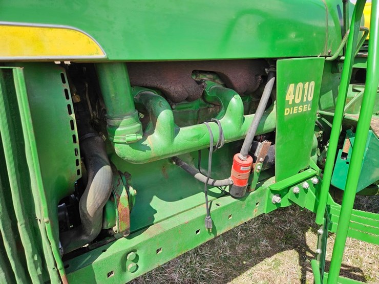 john-deere-4010-image-11