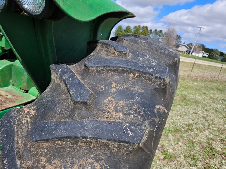 john-deere-4010-image-37