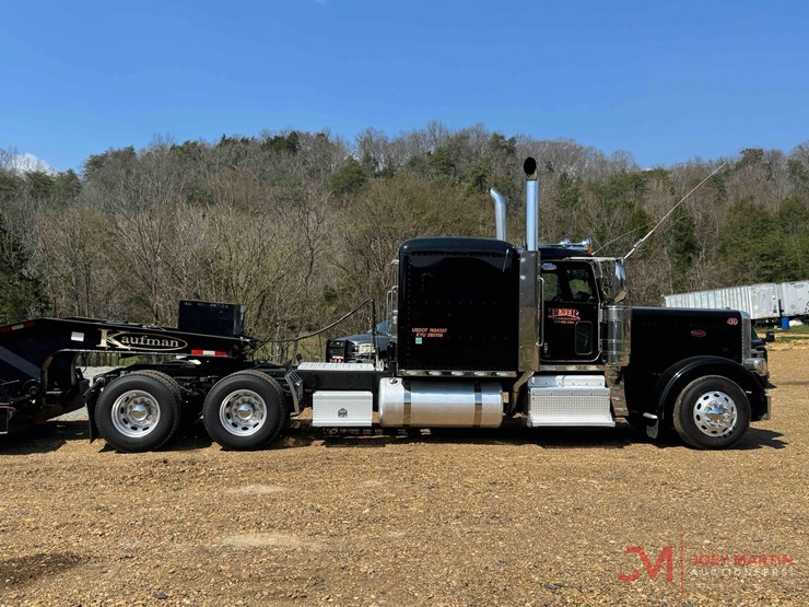 2015-peterbilt-389-image-3