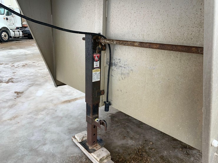 2003-exiss-sport-horse-trailer-image-23