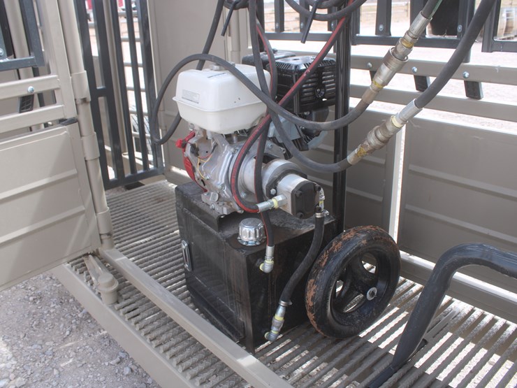 #1083-•-new-circle-t-portable-complete-cattle-processing-system-image-60