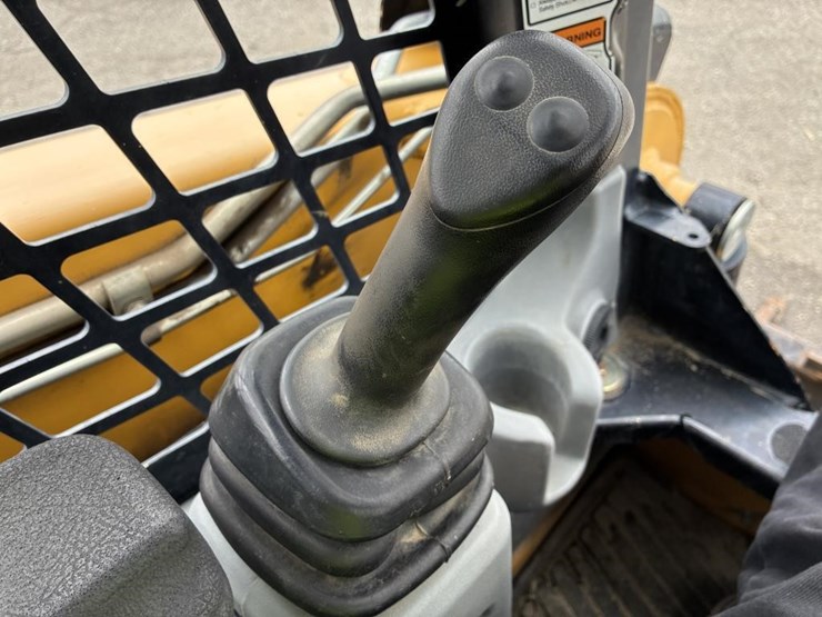 2019-gehl-r190-image-16