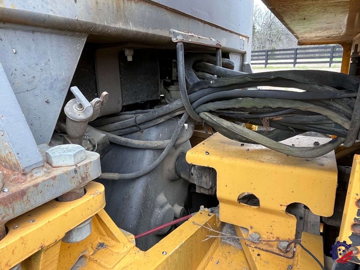 2003-volvo-g710b-image-31