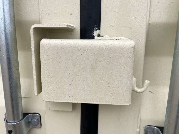 #116-•-20'-shipping-container-image-6