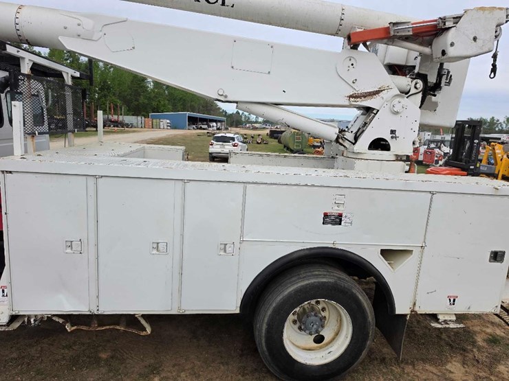 2001-freightliner-fl70-image-7